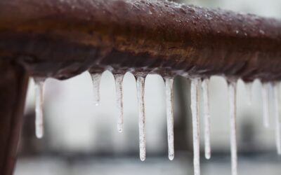 What to Do If a Hot Water Pipe Is Frozen